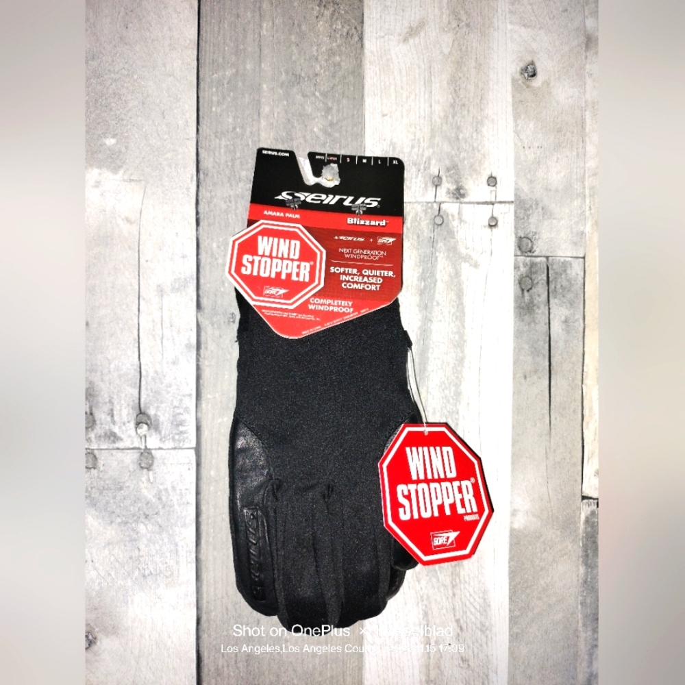 Seirus women's gloves size small